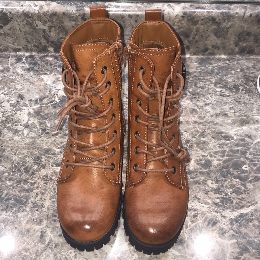 Combat boots